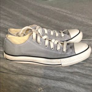 Converse Chuck Taylor light grey low tops